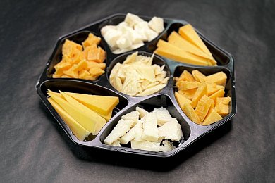 Тарелка "Вкус Крыма: Чеддер, который Завоевал Ай-Тодор"