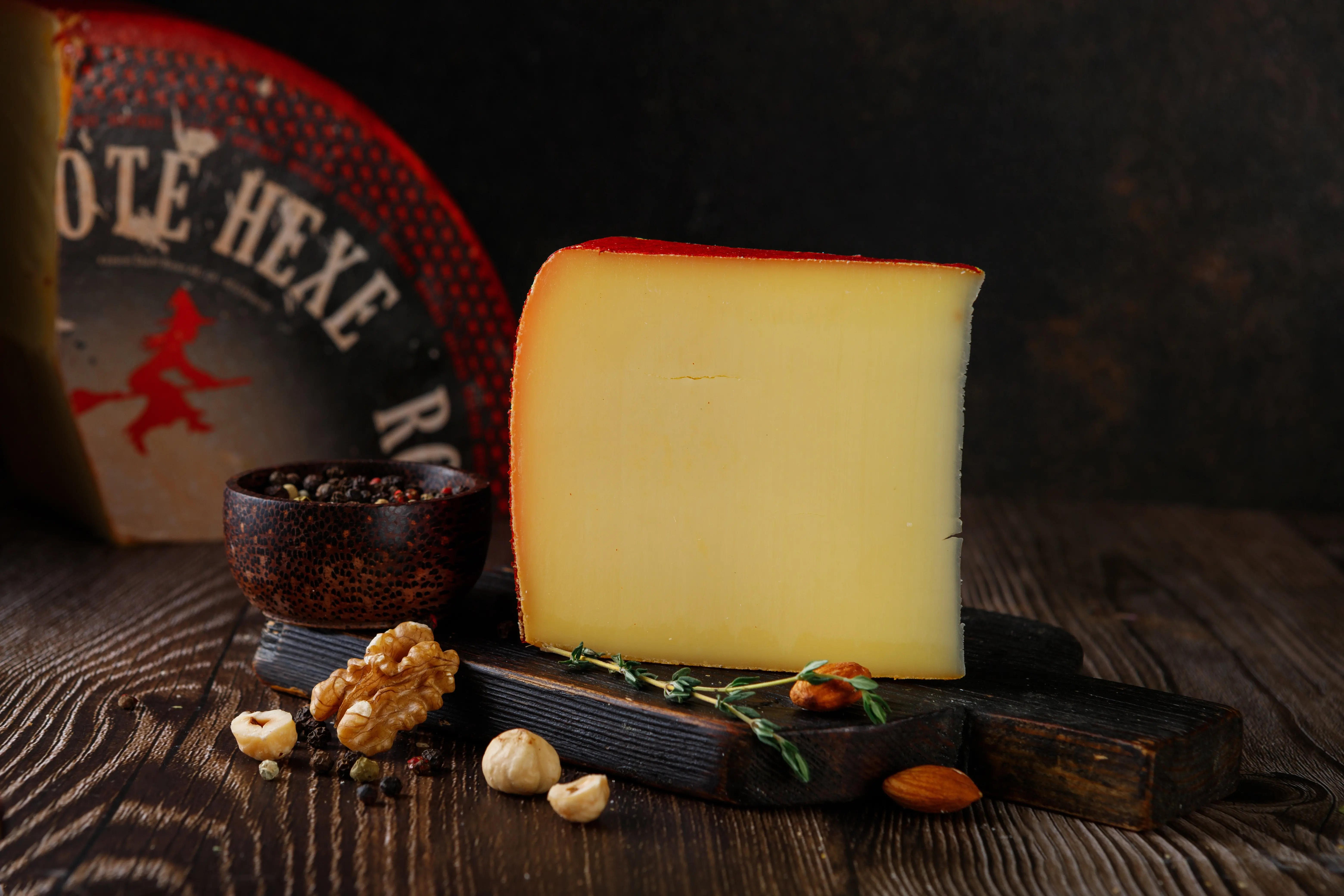 Сыр Красная Ведьма 55% "Margot Fromages S.A"