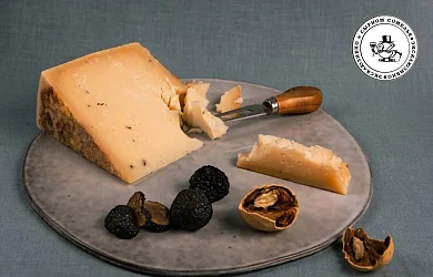 Сыр Чеддер козий с трюфелем, 50%, Крым. Сырный Сомелье