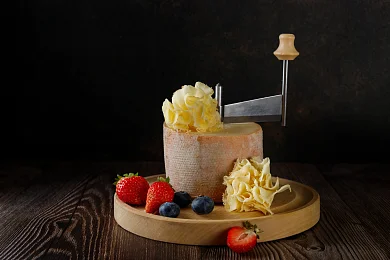 Сыр Тет-де-Муан серебряный 51% "Real Swiss Cheese"